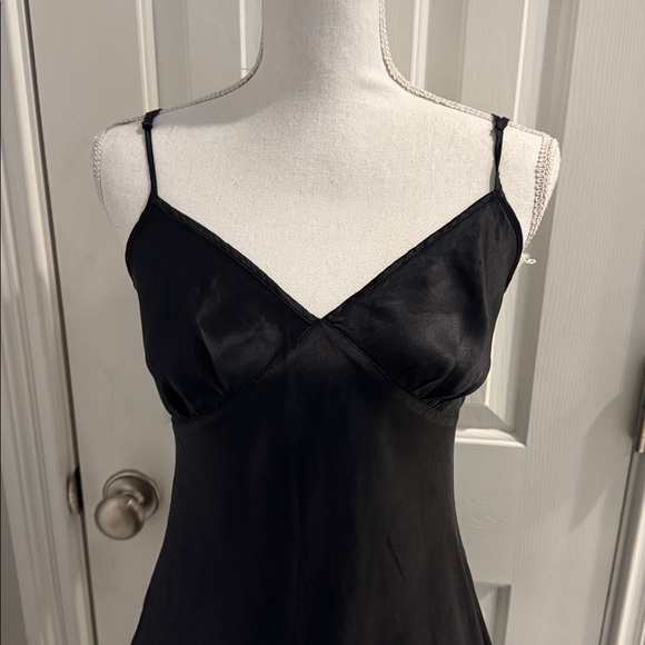 Victoria's Secret Vintage Black Silk Short Gown w/ Cut-Out Back - Picture 4 of 10
